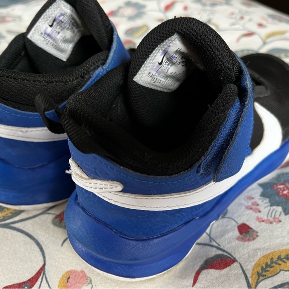 Nike Team Hustle youth sneakers - Picture 4 of 13